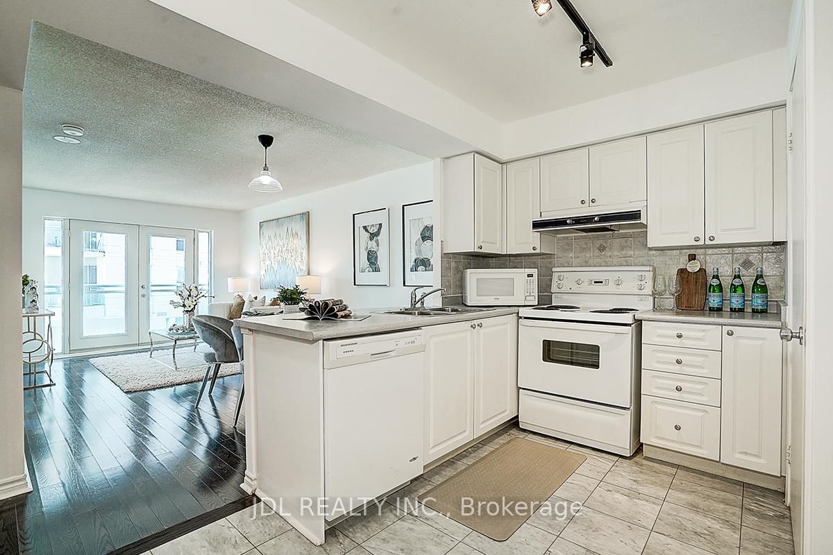 Condo for sale at 711-600 Queens Quay, Toronto, Waterfront Communities C1, M5V 3M3 - MLS: C12224476