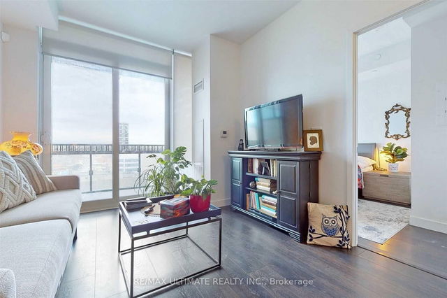 1307 - 8 Eglinton Avenue E
