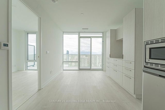 2706 - 501 Yonge Street