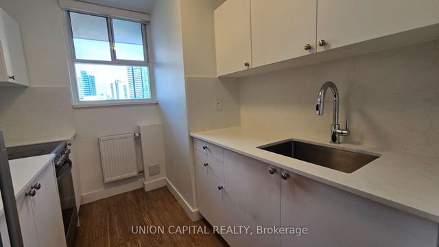 1508 - 230 Oak Street