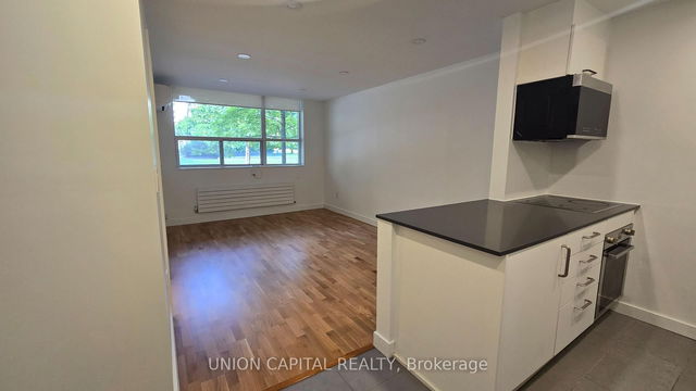 104 - 230 Oak Street