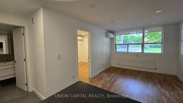 104 - 230 Oak Street