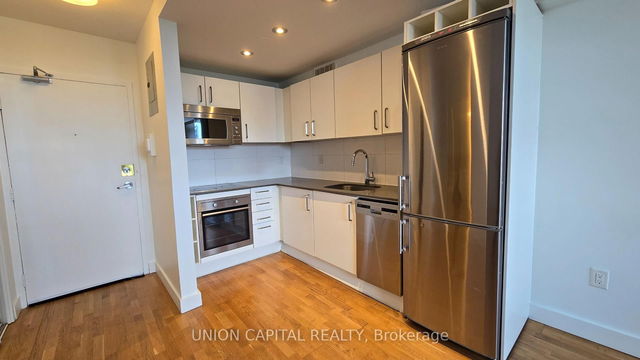 1003 - 230 Oak Street