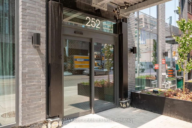 1101 - 252 Church Street