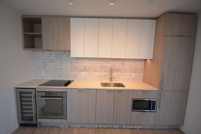 1616 - 2020 Bathurst Street