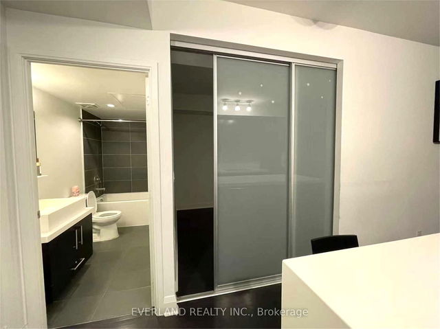 2706 - 1080 Bay Street