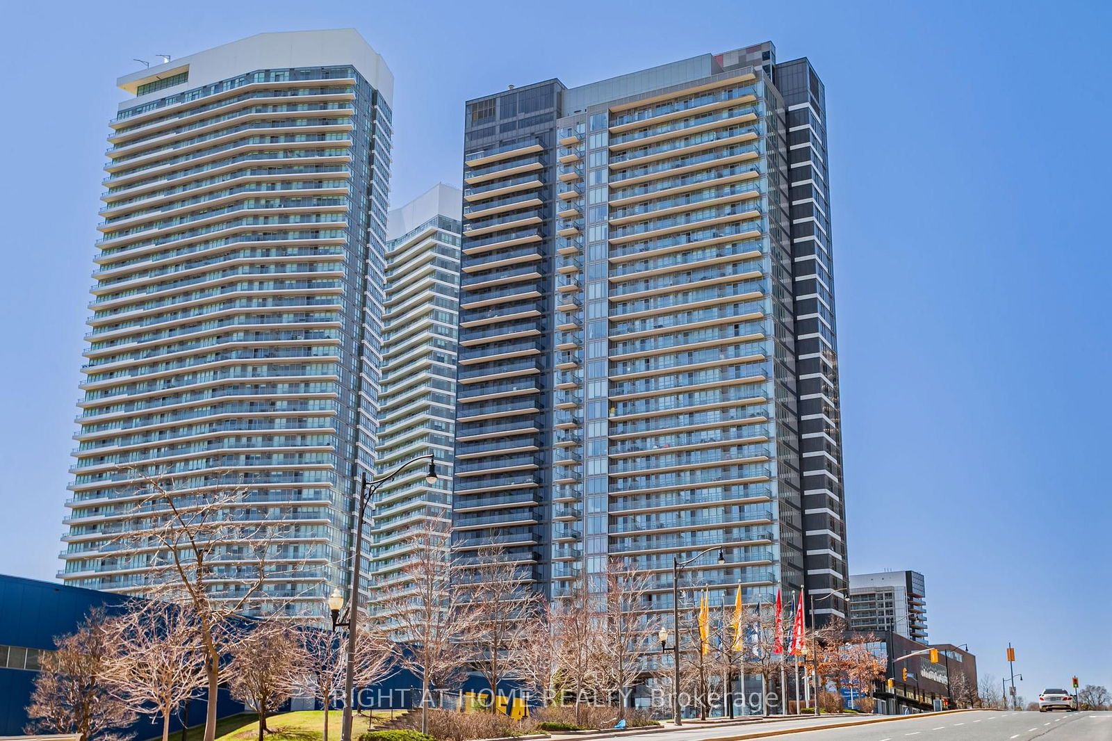 Condo for sale at 703-121 McMahon Drive, Toronto, Bayview Village, M2K 0C1 - MLS: C12225200