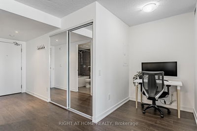 Unit 703 — 121 McMahon Dr, Toronto - Bayview Village image-0-2