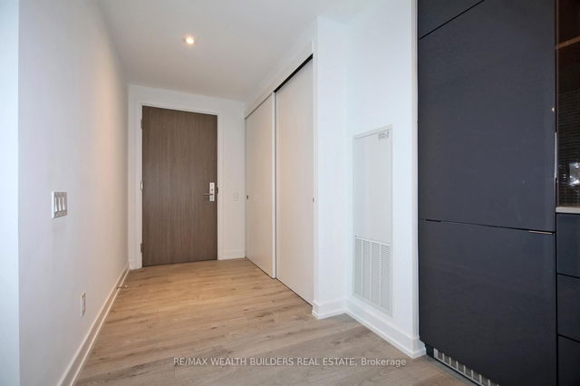 529 - 161 Roehampton Avenue