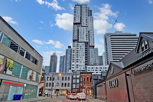 2505 - 318 Richmond Street W