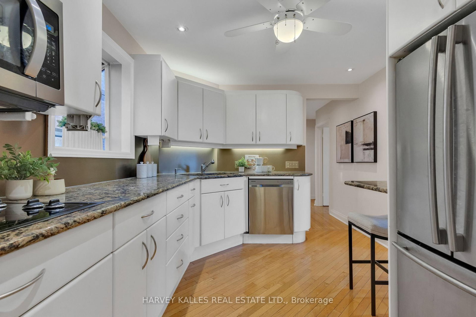 Listing Image 19