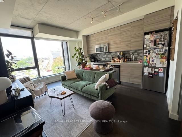 307 - 111 Bathurst Street
