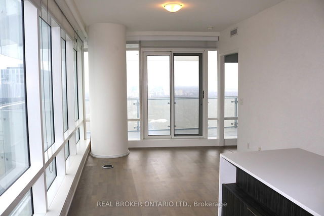 5209 - 1 Bloor Street E
