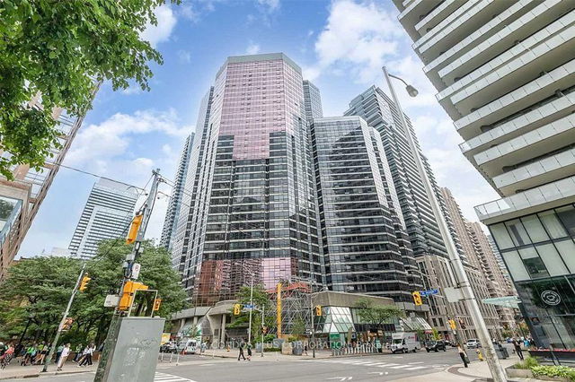 3008 - 1001 Bay Street