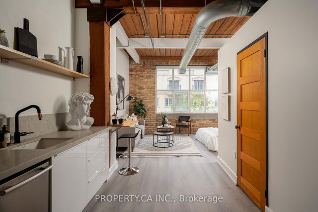 317 - 955 Queen Street W