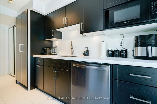 1405 - 50 Lombard Street