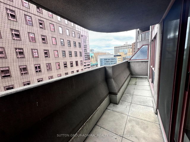 501 - 736 Bay Street