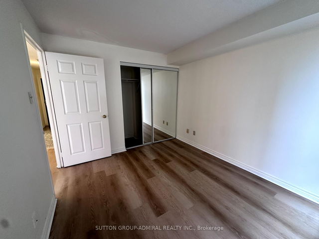 501 - 736 Bay Street