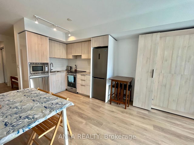 1411 - 501 Yonge Street