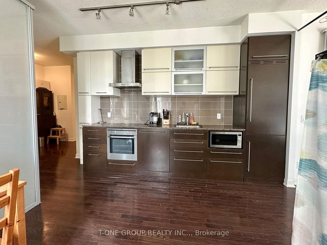 2206 - 770 Bay Street
