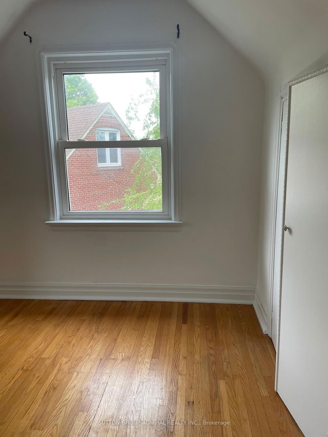 30 Vonda, Second floor Avenue
