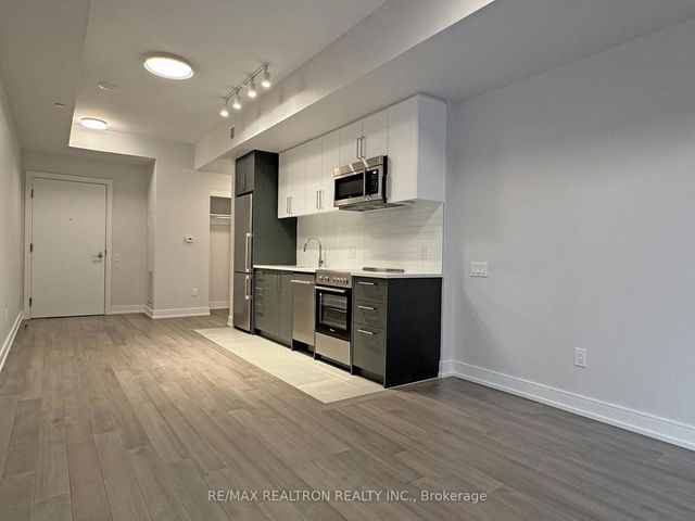 202 - 2525 Bathurst Street