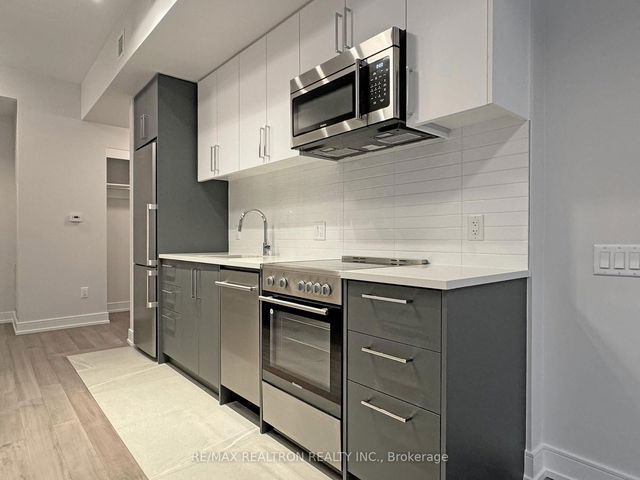 202 - 2525 Bathurst Street