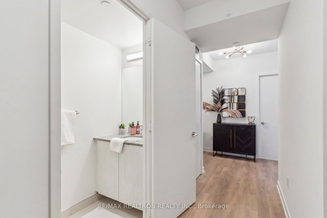 325 - 158 Front Street E