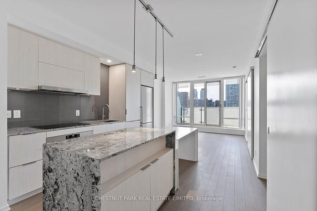 806 - 1 Bloor Street E