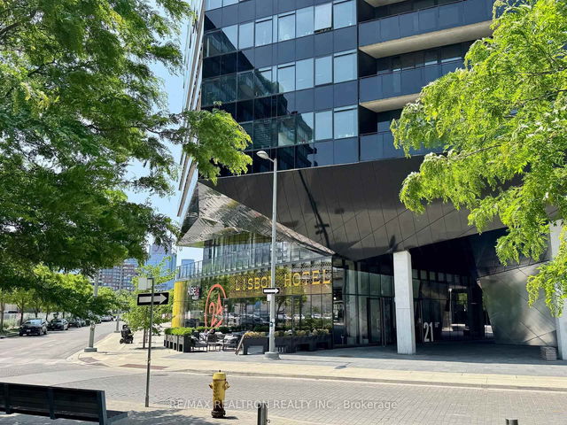 1101 - 21 Lawren Harris Square