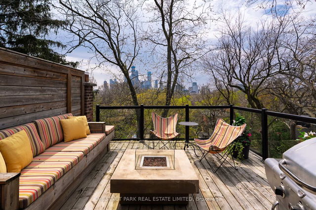 61 Woodlawn Avenue W