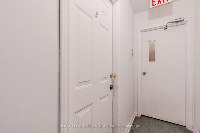 B - 1541 Dundas Street W