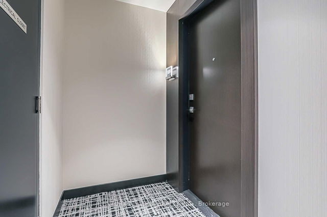 909 - 2221 Yonge Street