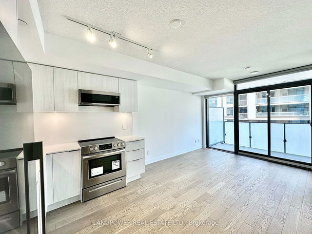 813 - 25 Richmond Street E