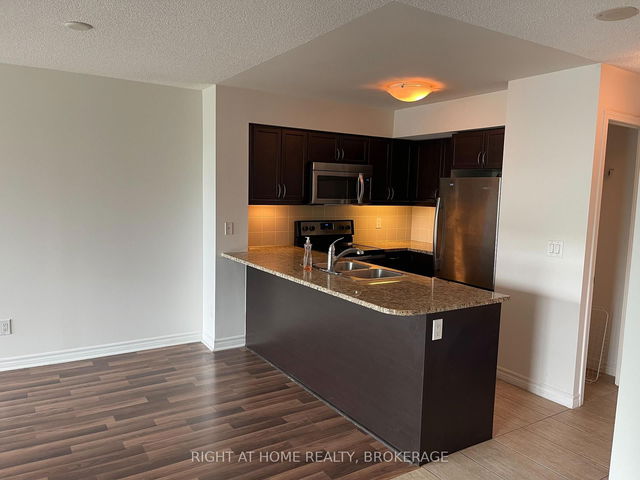 516 - 25 Lower Simcoe Street