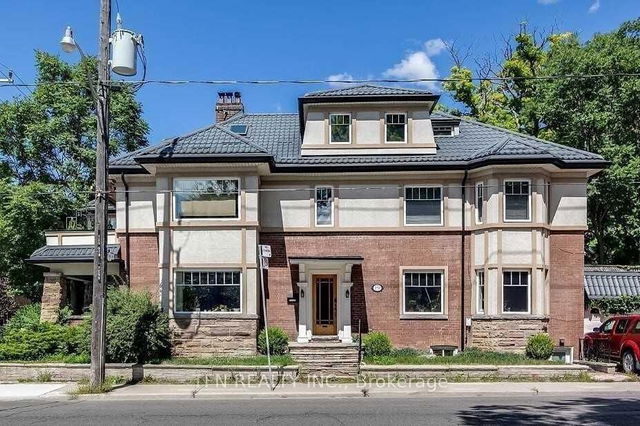 Upper#2 - 250 St. Clair Avenue E