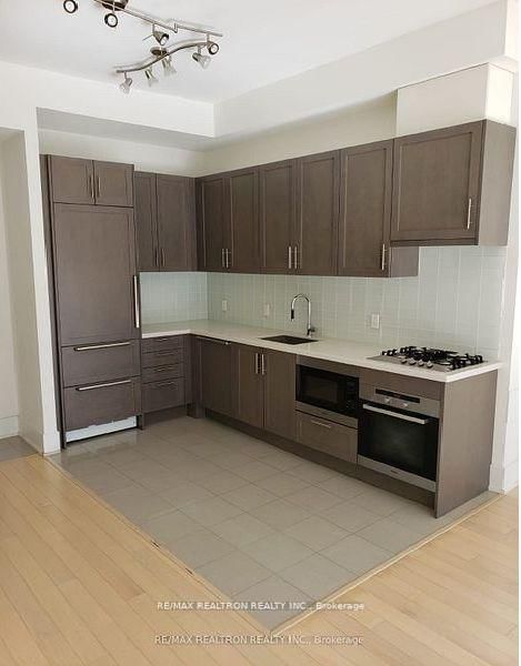 737 - 39 Queens Quay E
