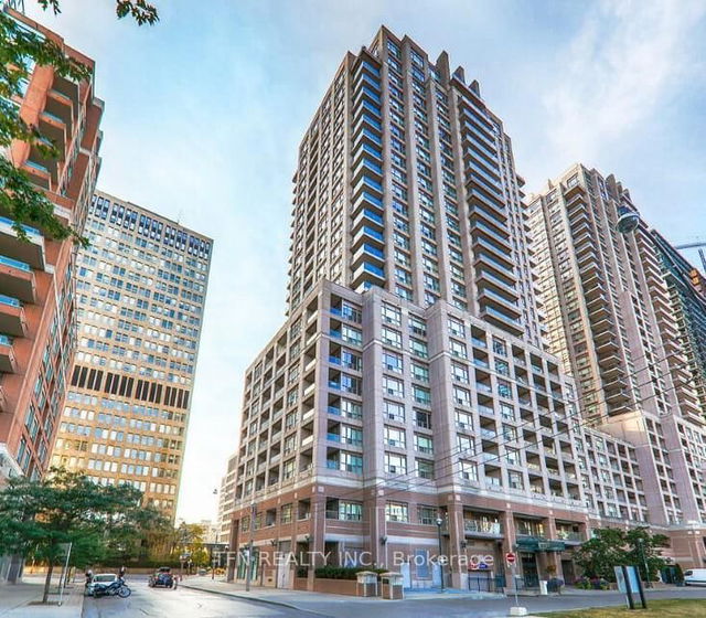 812 - 909 Bay Street