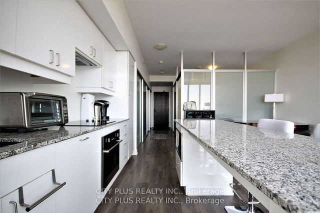 1902 - 426 University Avenue W