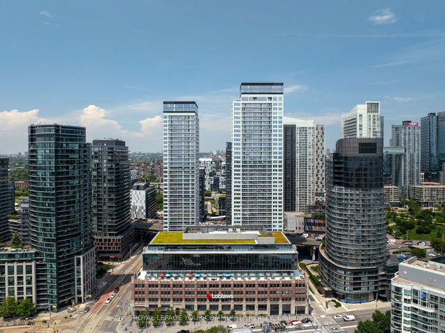 3615 - 17 Bathurst Street
