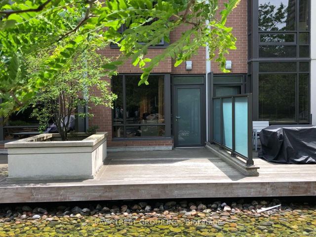 Th14 - 23 Sheppard Avenue E