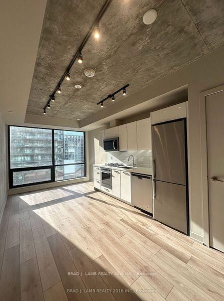 407 - 458 Richmond Street W