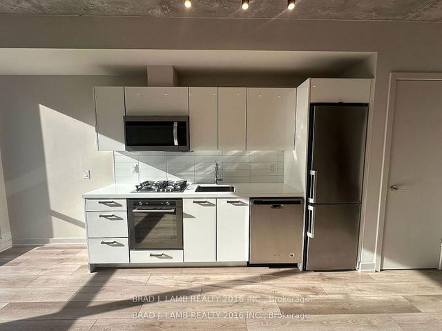 407 - 458 Richmond Street W