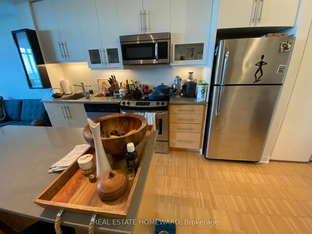 1206 - 1171 Queen Street W