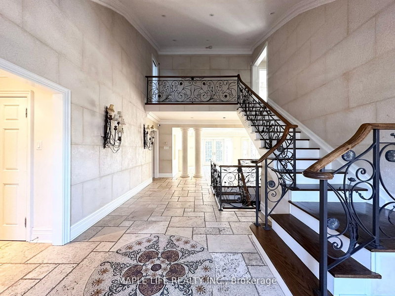 16 Brian Cliff Dr, Toronto, M3B 2G2 | Image 2