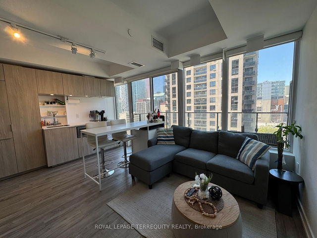 1701 - 77 Shuter Street