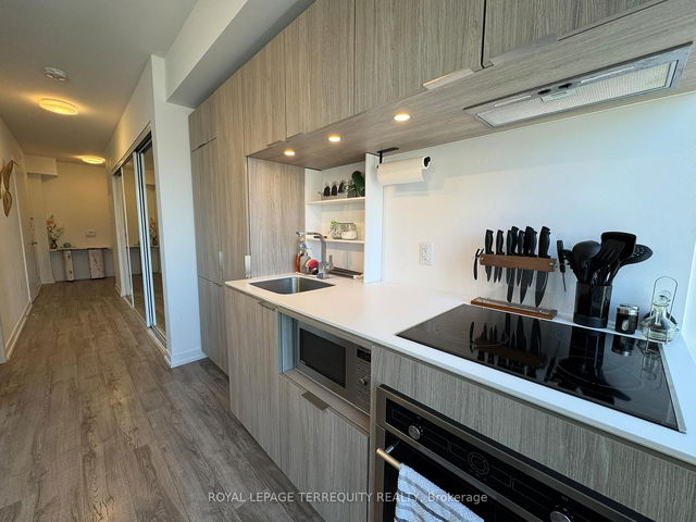 1701 - 77 Shuter Street