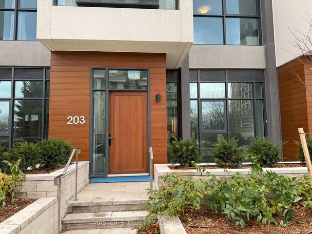 203 - 30 IN ON THE PARK Drive
