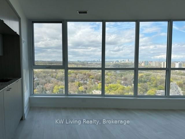2516 - 585 Bloor Street E