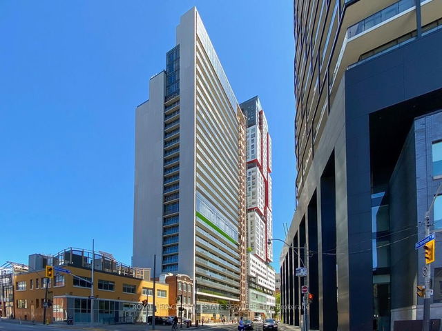 2116 - 330 Richmond Street W